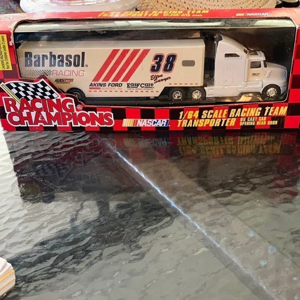1997 Nascar Barbasol #38 transpoter 1:64 Die cast NIB